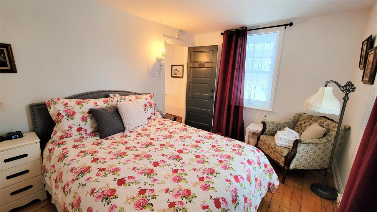 Auberge Du Vignoble Bromont Exterior photo