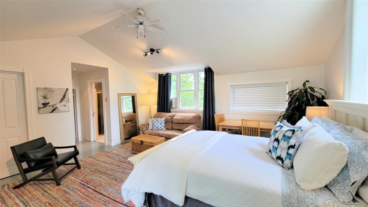 Auberge Du Vignoble Bromont Exterior photo