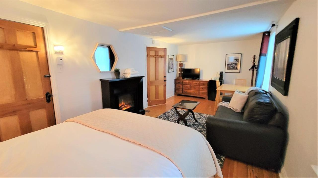 Auberge Du Vignoble Bromont Exterior photo
