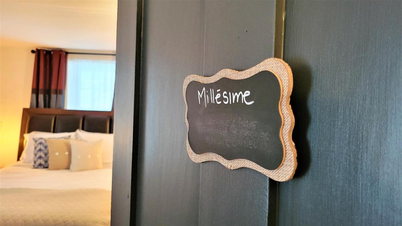 Auberge Du Vignoble Bromont Exterior photo