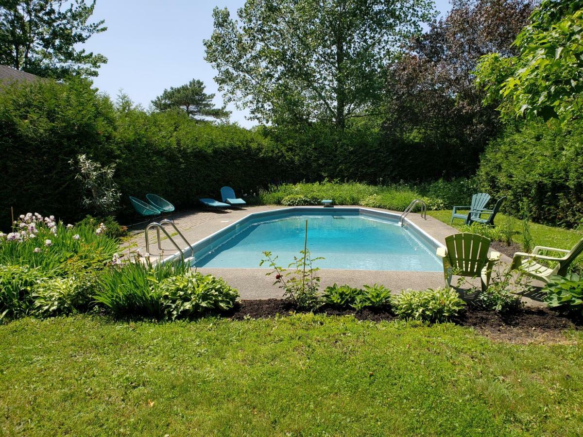 Auberge Du Vignoble Bromont Exterior photo