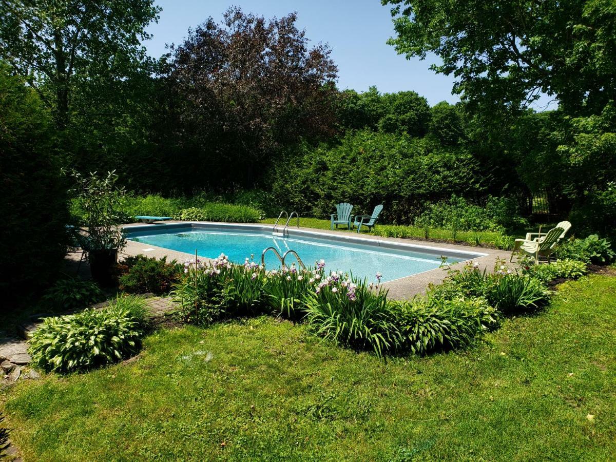 Auberge Du Vignoble Bromont Exterior photo