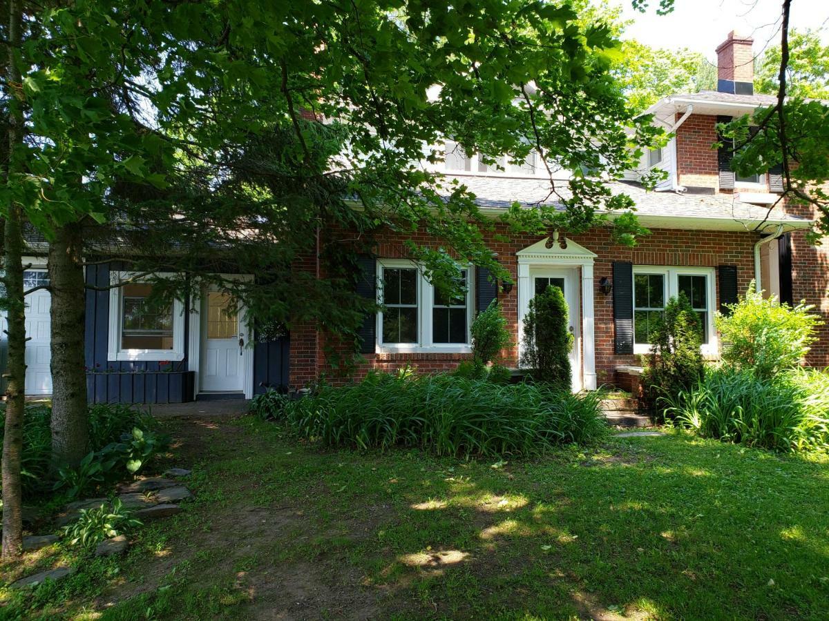 Auberge Du Vignoble Bromont Exterior photo